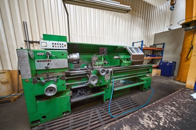 Konventionelle Drehmaschine Weipert W570 bei duotec Sondermaschinenbau