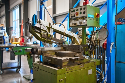 Metallbandsäge von MEP im Maschinenpark von duotec Sondermaschinenbau