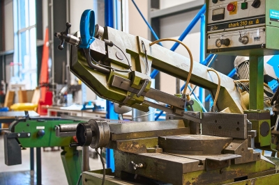 Metallbandsäge von MEP im Maschinenpark von duotec Sondermaschinenbau